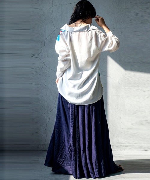 antiqua(アンティカ)の「アート柄 ロングシャツ(シャツ/ブラウス・レディース・ホワイト系その他・ONESIZE)」の6枚目の写真