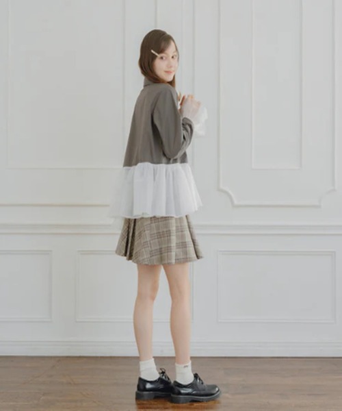 amr.(アムレ)の「オーガンジーフリルドッキングシャツ(シャツ/ブラウス・レディース・グレー/ホワイト・FREE)」の20枚目の写真