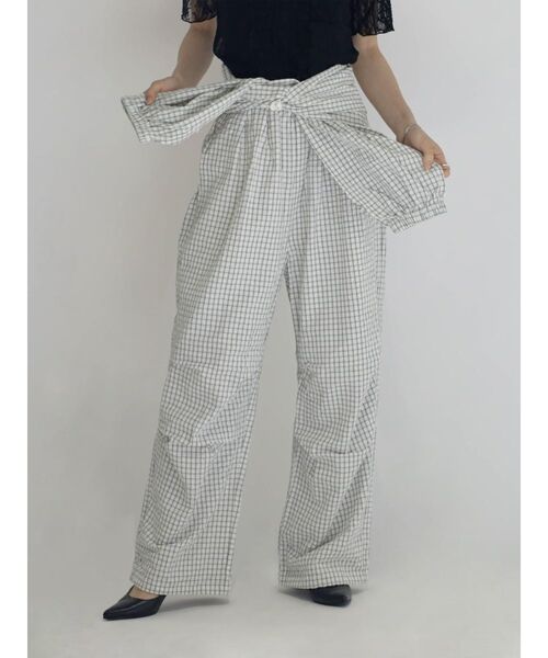 :ETHROF(イーサオブ)の「2WAY WAIST-WRAP SOCCER CHECK PANTS(その他パンツ・レディース・グレー/アイボリー・MEDIUM)」の4枚目の写真