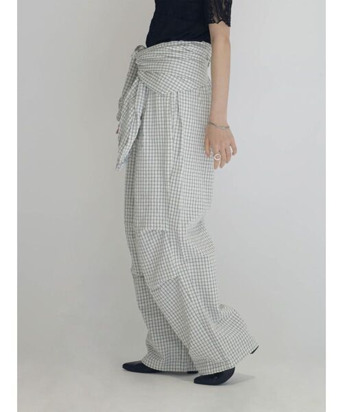 :ETHROF(イーサオブ)の「2WAY WAIST-WRAP SOCCER CHECK PANTS(その他パンツ・レディース・グレー/アイボリー・MEDIUM)」の7枚目の写真