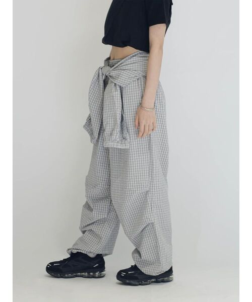:ETHROF(イーサオブ)の「2WAY WAIST-WRAP SOCCER CHECK PANTS(その他パンツ・レディース・グレー/アイボリー・MEDIUM)」の14枚目の写真