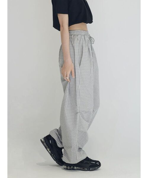 :ETHROF(イーサオブ)の「2WAY WAIST-WRAP SOCCER CHECK PANTS(その他パンツ・レディース・グレー/アイボリー・MEDIUM)」の18枚目の写真