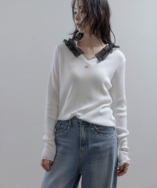 Eimee Law(エイミーロウ)の「フリルフーディーリブニット(ニット/セーター・レディース・アイボリー/ダークグレー/レッド/ブラック・FREE)」の6枚目の写真
