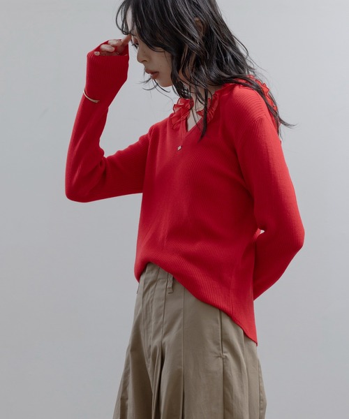 Eimee Law(エイミーロウ)の「フリルフーディーリブニット(ニット/セーター・レディース・アイボリー/ダークグレー/レッド/ブラック・FREE)」の13枚目の写真