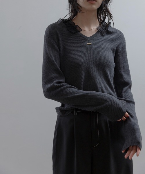 Eimee Law(エイミーロウ)の「フリルフーディーリブニット(ニット/セーター・レディース・アイボリー/ダークグレー/レッド/ブラック・FREE)」の19枚目の写真