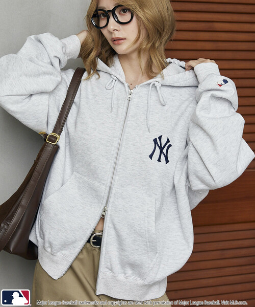 PUBLUX(パブリュクス)の「PUBLUX/パブリュクス 別注 MLB スウェット ジップ フーディー 限定展開(パーカー・メンズ・ライトグレー/ブラウン/ブラック・LARGE/MEDIUM/SMALL)」の21枚目の写真