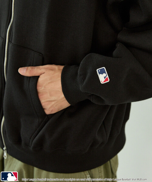 PUBLUX(パブリュクス)の「PUBLUX/パブリュクス 別注 MLB スウェット ジップ フーディー 限定展開(パーカー・メンズ・ライトグレー/ブラウン/ブラック・LARGE/MEDIUM/SMALL)」の11枚目の写真