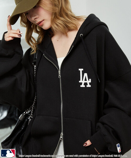 PUBLUX(パブリュクス)の「PUBLUX/パブリュクス 別注 MLB スウェット ジップ フーディー 限定展開(パーカー・メンズ・ライトグレー/ブラウン/ブラック・LARGE/MEDIUM/SMALL)」の14枚目の写真