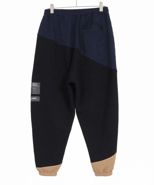 ANGENEHM(アンゲネーム)の「mp15295-Cardboard Knit Jacquard-Blocked Joggers ジョガーパンツ(AG07-020acg)(スウェットパンツ・メンズ・ブラック/ミックスグレー・M/L/S)」の12枚目の写真