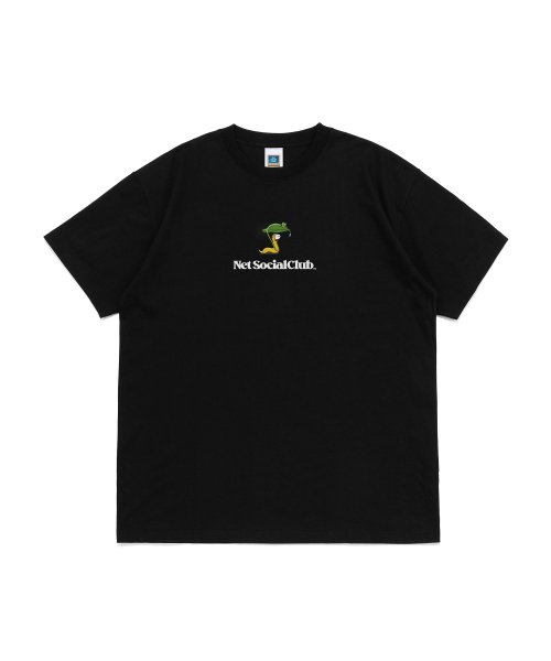 NET SOCIAL CLUB(ネットソーシャルクラブ)の「終末の蛇 レイニーデイ ネットソーシャル 半袖Tシャツ (ブラック)(Tシャツ/カットソー・レディース・その他・LARGE/SMALL/X-LARGE/MEDIUM)」の1枚目の写真