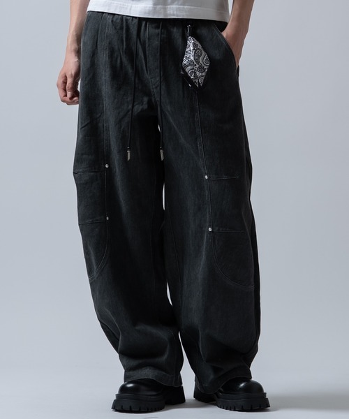 Crownor（クラウノアー）の「バンダナストラップ付き バギー ワイド ジーンズ（デニムパンツ・メンズ・グレー/ブラウン/ブラック・MEDIUM）」の2枚目の写真