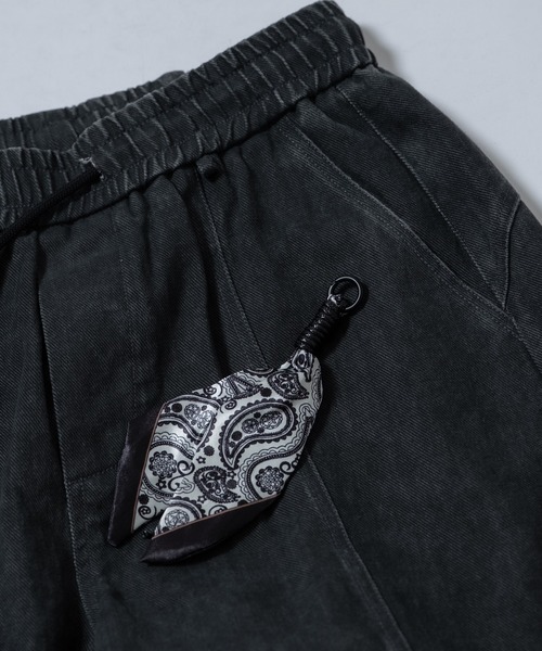 Crownor（クラウノアー）の「バンダナストラップ付き バギー ワイド ジーンズ（デニムパンツ・メンズ・グレー/ブラウン/ブラック・MEDIUM）」の18枚目の写真