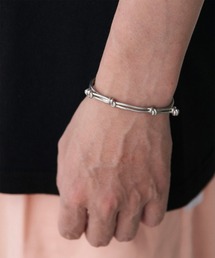 MM6 Maison Margiela（ｴﾑｴﾑｼｯｸｽ ﾒｿﾞﾝ ﾏﾙｼﾞｪﾗ）の「ノット カフ ブレスレット SM6UY0123（ブレスレット）」
