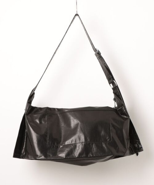 ALLSAINTS（オールセインツ）の「LUTECE LEATHER DUFFLE BAG | LUTECE レザー ダッフル バッグ（ショルダーバッグ・レディース・ブラック・ONE SIZE）」の7枚目の写真