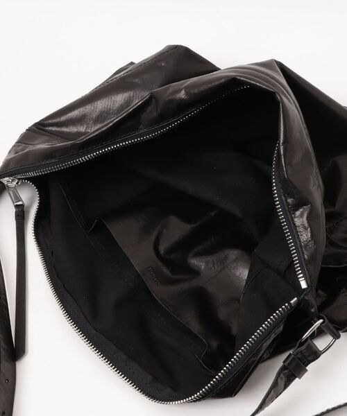 ALLSAINTS（オールセインツ）の「LUTECE LEATHER DUFFLE BAG | LUTECE レザー ダッフル バッグ（ショルダーバッグ・レディース・ブラック・ONE SIZE）」の9枚目の写真