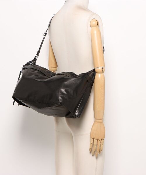 ALLSAINTS（オールセインツ）の「LUTECE LEATHER DUFFLE BAG | LUTECE レザー ダッフル バッグ（ショルダーバッグ・レディース・ブラック・ONE SIZE）」の10枚目の写真