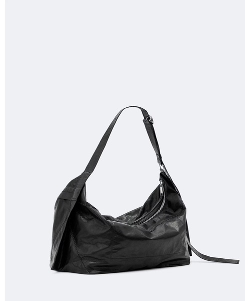 ALLSAINTS（オールセインツ）の「LUTECE LEATHER DUFFLE BAG | LUTECE レザー ダッフル バッグ（ショルダーバッグ・レディース・ブラック・ONE SIZE）」の2枚目の写真