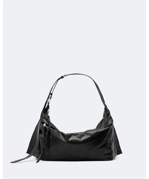 ALLSAINTS（オールセインツ）の「LUTECE LEATHER DUFFLE BAG | LUTECE レザー ダッフル バッグ（ショルダーバッグ・レディース・ブラック・ONE SIZE）」の5枚目の写真
