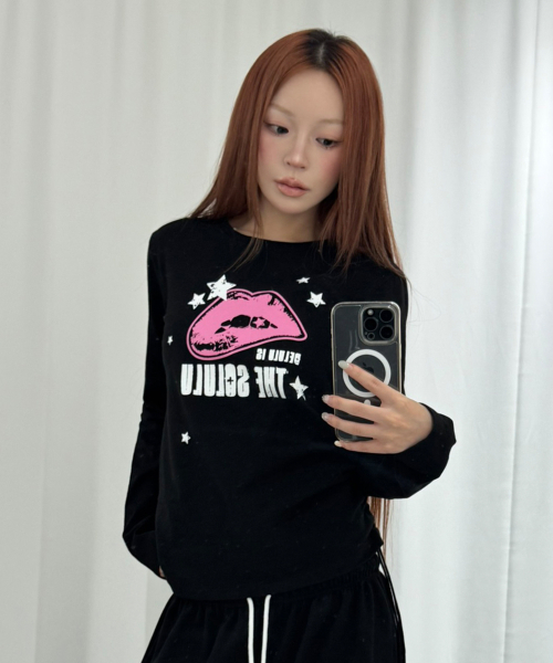 SLEEKGLOW（スリック グロウ）の「DELULU サイドシャーリング ロングスリーブ[ブラック]（Tシャツ/カットソー・レディース・その他・FREE）」の4枚目の写真