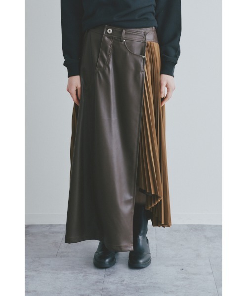 Muel Chic（ミュエルシック）の「Arc eco leather skirt アークエコレザースカート（スカート・レディース・ブラウン/ダークカーキ/ブラック・MEDIUM/SMALL）」の3枚目の写真