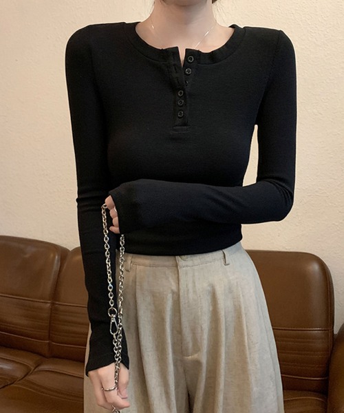 2ly2(トゥーリートゥー)の「ヘンリーネック長袖トップス ボタン付き ストレッチ カットソー 無地(Tシャツ/カットソー・レディース・ライトグレー/ブラック/ダークグレー/ブラウン・FREE)」の5枚目の写真