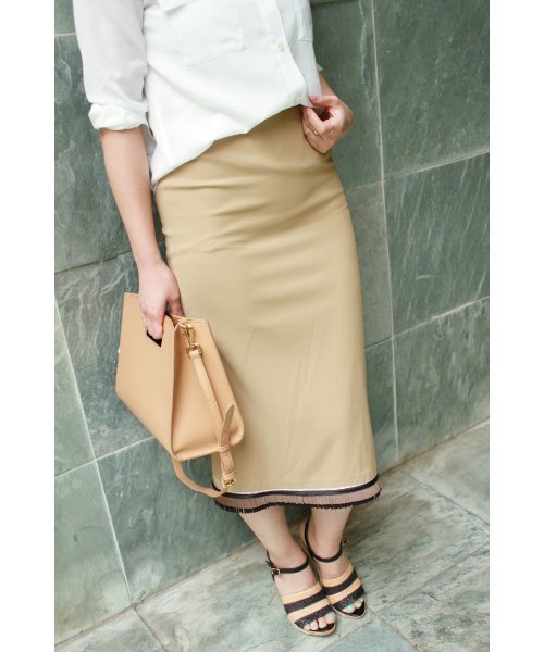 FIGARO Paris(フィガロパリ)の「スエード 裾フリンジスカート◆(スカート・レディース・ベージュ/ブラック・36/38)」の2枚目の写真