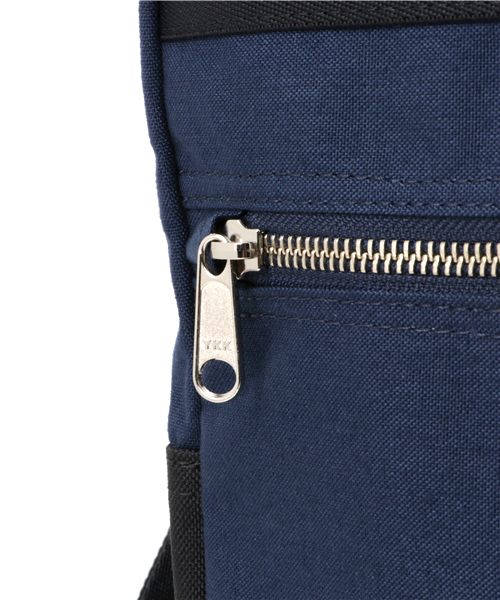 HEAD PORTER(ヘッドポーター)の「SAVILLE/WEEKEND BAG(ショルダーバッグ・メンズ・ネイビー/グレー・ONE SIZE)」の6枚目の写真