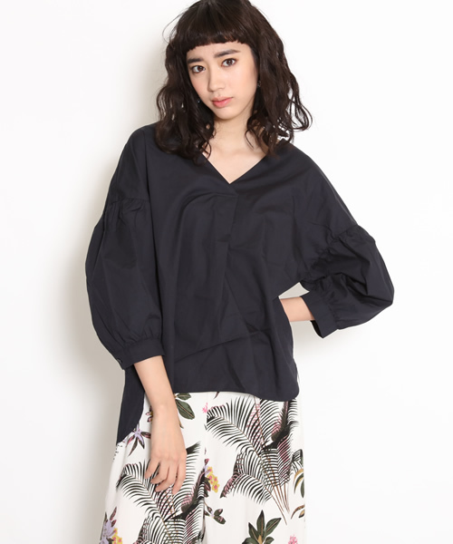 LIPSTAR（リップスター）の「タイプライター袖ボリュームブラウス（シャツ/ブラウス・レディース・ネイビー/オフホワイト/グリーン/ピンク・M(2)）」の3枚目の写真