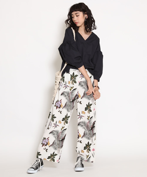 LIPSTAR（リップスター）の「タイプライター袖ボリュームブラウス（シャツ/ブラウス・レディース・ネイビー/オフホワイト/グリーン/ピンク・M(2)）」の10枚目の写真