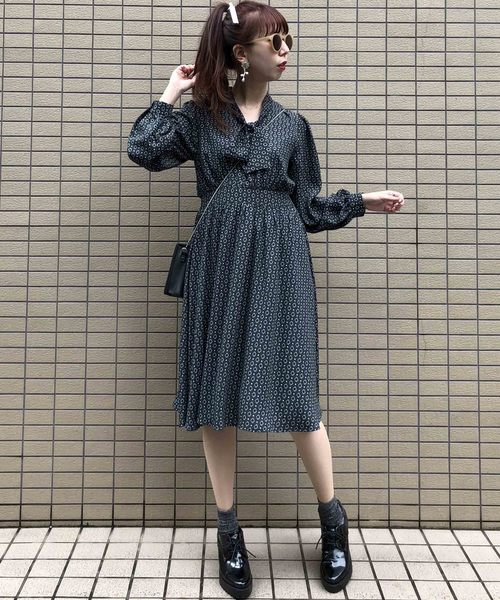 archives（アルシーヴ）の「レースアップブーティ（ブーティ・レディース・ブラック/ブラック系その他/ベージュ・MEDIUM/LARGE）」の6枚目の写真