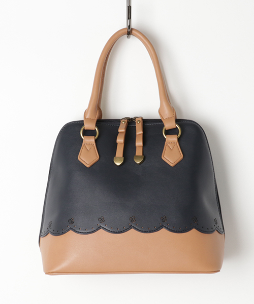 アクシーズファム ポーチ付スカラップブガッティ 新品 axes ショルダーバッグ axes femme（アクシーズファム）の「ポーチ付スカラップ