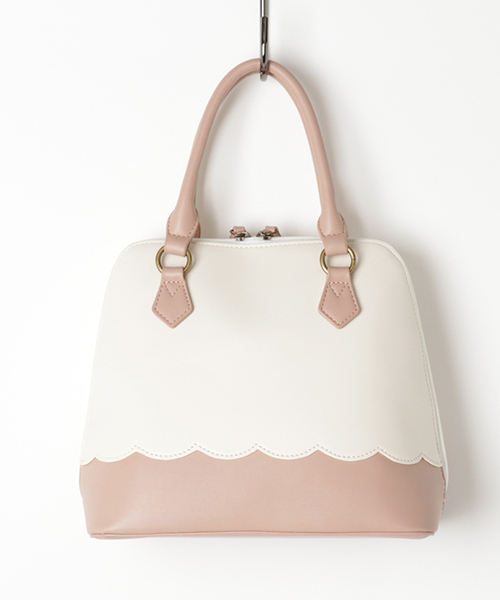 アクシーズファム ポーチ付スカラップブガッティ 新品 axes ショルダーバッグ axes femme（アクシーズファム）の「ポーチ付スカラップ