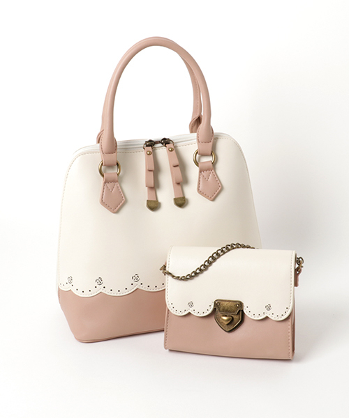 アクシーズファム ポーチ付スカラップブガッティ 新品 axes ショルダーバッグ axes femme（アクシーズファム）の「ポーチ付スカラップ