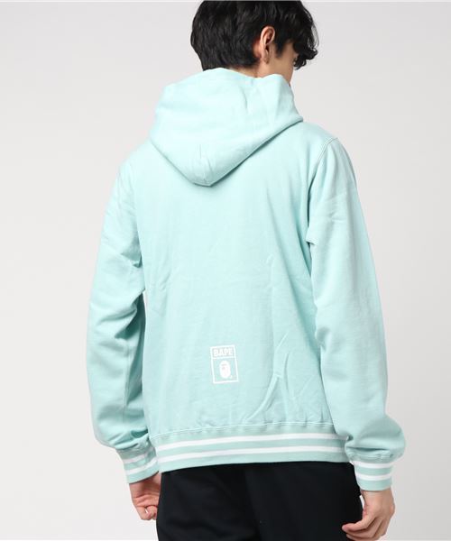 A BATHING APE パーカー 水色 Mサイズ A BATHING APE（アベイシングエイプ）の「BAPESTA PULLOVER HOODIE M