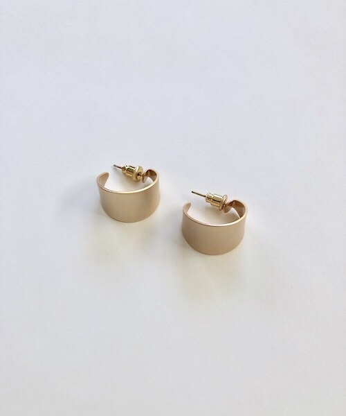 TIMELESS&THREE（タイムレスアンドスリー）の「マットデザインピアス（ピアス（両耳用）・レディース・A/B/C/D/E/F/G/H/I/J/K/L/S/M/Y/Q/N/V/R/P/O/U/X/T/W/Z/その他1/その他2/その他3/その他4/その他5/その他6/その他7/その他8・FREE）」の16枚目の写真