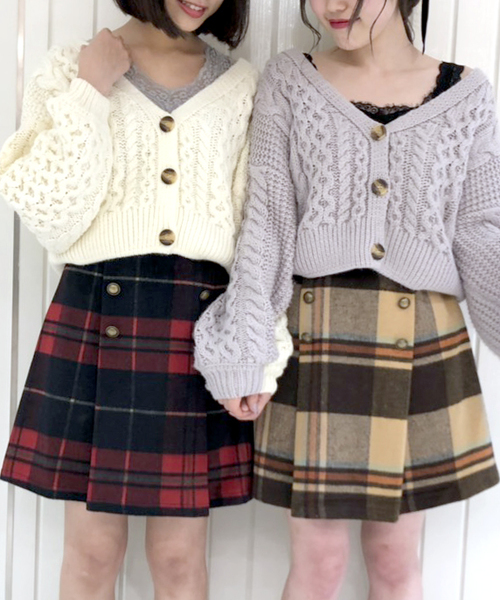 archives（アルシーヴ）の「ロービングヤーンケーブルカーディガン（ニット/セーター・レディース・オフホワイト/ブルー/シルバーグレー/モカ・MEDIUM）」の8枚目の写真