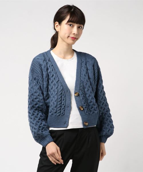 archives（アルシーヴ）の「ロービングヤーンケーブルカーディガン（ニット/セーター・レディース・オフホワイト/ブルー/シルバーグレー/モカ・MEDIUM）」の9枚目の写真