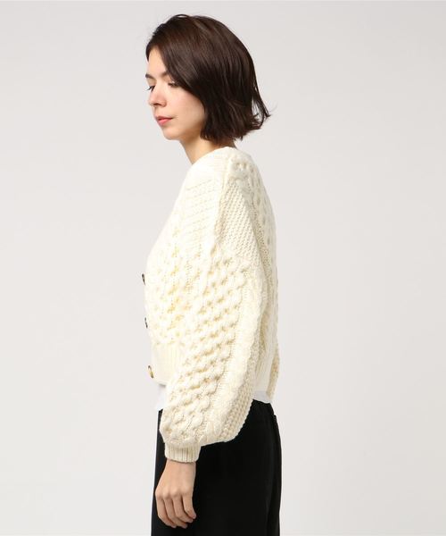 archives（アルシーヴ）の「ロービングヤーンケーブルカーディガン（ニット/セーター・レディース・オフホワイト/ブルー/シルバーグレー/モカ・MEDIUM）」の6枚目の写真