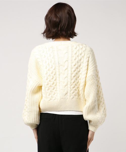 archives（アルシーヴ）の「ロービングヤーンケーブルカーディガン（ニット/セーター・レディース・オフホワイト/ブルー/シルバーグレー/モカ・MEDIUM）」の5枚目の写真