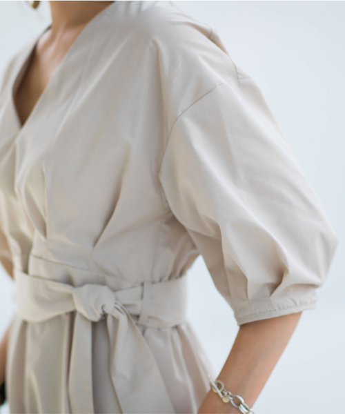 &. NOSTALGIA（アンドドットノスタルジア）の「《Noriko&Michiko Collaboration》Vネックシャツワンピース（シャツワンピース・レディース・ブラウン系その他/ライトベージュ・FREE）」の6枚目の写真