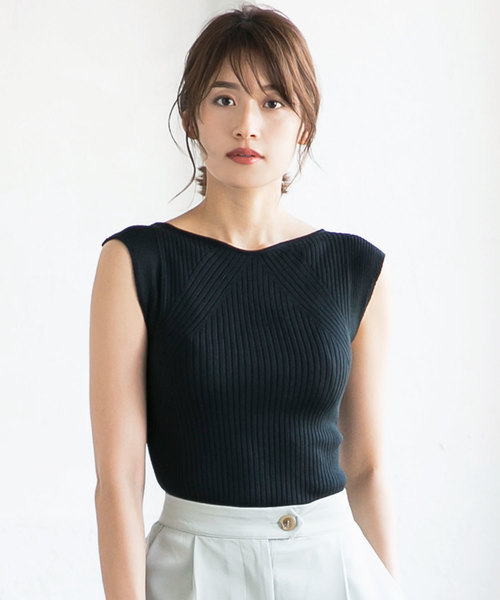 KOBE LETTUCE（コウベレタス）の「切り替えリブノースリーブサマーニット（ニット/セーター・レディース・ブラック/グリーン/コーラルピンク・FREE）」の2枚目の写真