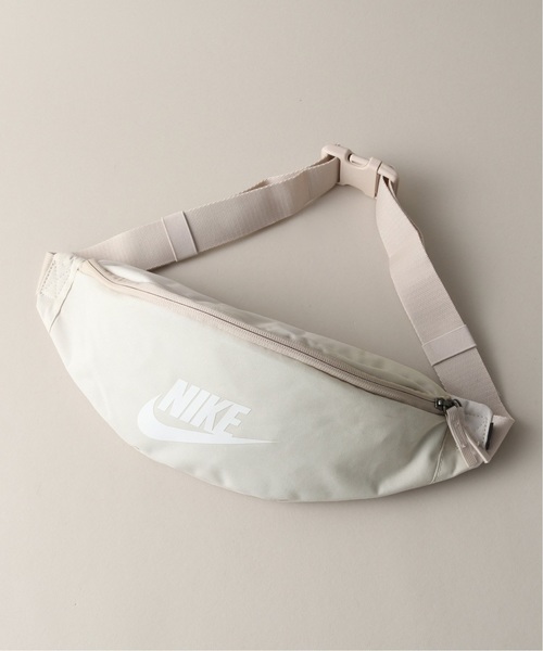 NIKE(ナイキ)の「【NIKE / ナイキ】HERITAGE HIP PACK(ショルダーバッグ・メンズ・ホワイト/ブラック/レッド・FREE)」の2枚目の写真