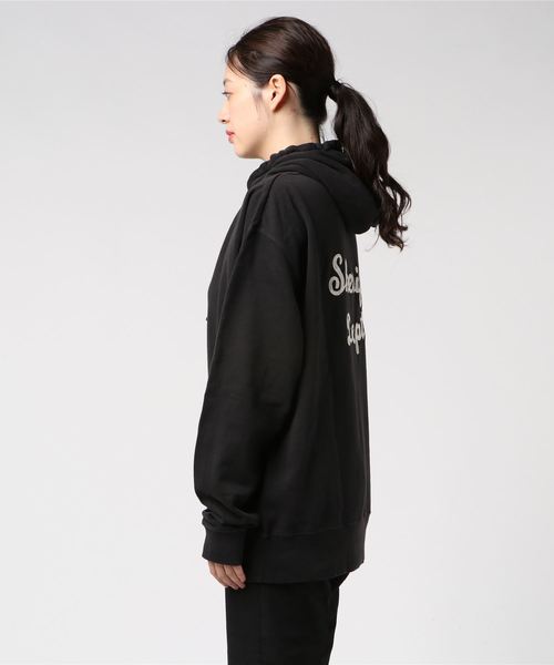 OLD BETTY'S（オールドベティーズ）の「Pigment Dye Sweat Parka(Sheriff Dept)/ヴィンテージ風 バック 刺繍 スウェット パーカー（パーカー・レディース・ブラック/ネイビー/オフホワイト・40/38）」の6枚目の写真