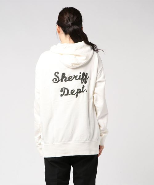 OLD BETTY'S（オールドベティーズ）の「Pigment Dye Sweat Parka(Sheriff Dept)/ヴィンテージ風 バック 刺繍 スウェット パーカー（パーカー・レディース・ブラック/ネイビー/オフホワイト・40/38）」の7枚目の写真