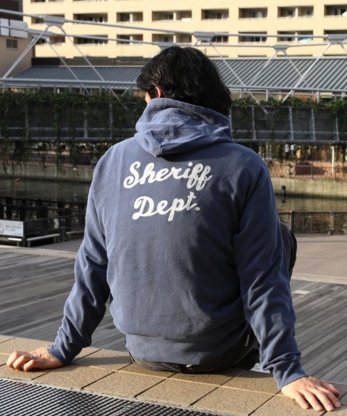 OLD BETTY'S（オールドベティーズ）の「Pigment Dye Sweat Parka(Sheriff Dept)/ヴィンテージ風 バック 刺繍 スウェット パーカー（パーカー・レディース・ブラック/ネイビー/オフホワイト・40/38）」の17枚目の写真