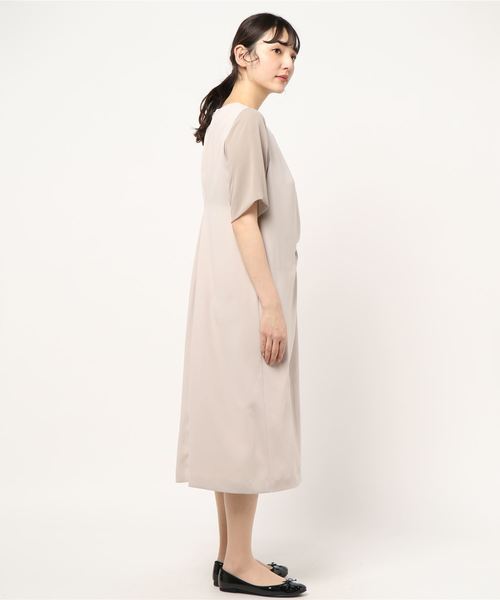 WHYTO.(ホワイト)の「「WHYTO. / ホワイト」シフォン&ジョーゼットコンビオケージョンワンピース(ワンピース・レディース・ブラック/ベージュ/ネイビー・38/36)」の4枚目の写真