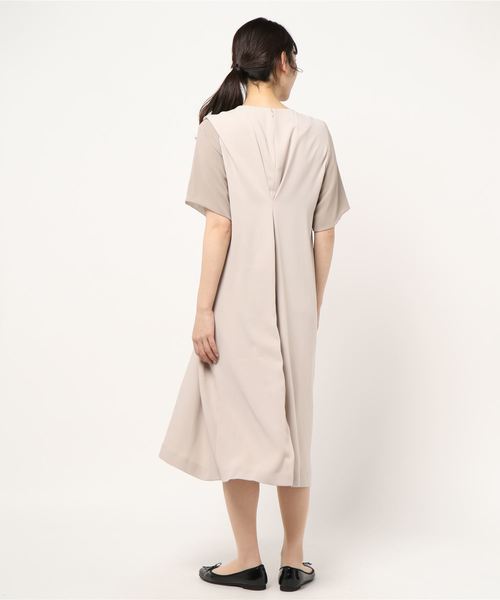 WHYTO.(ホワイト)の「「WHYTO. / ホワイト」シフォン&ジョーゼットコンビオケージョンワンピース(ワンピース・レディース・ブラック/ベージュ/ネイビー・38/36)」の5枚目の写真