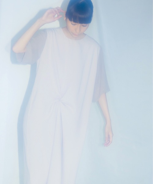WHYTO.(ホワイト)の「「WHYTO. / ホワイト」シフォン&ジョーゼットコンビオケージョンワンピース(ワンピース・レディース・ブラック/ベージュ/ネイビー・38/36)」の1枚目の写真