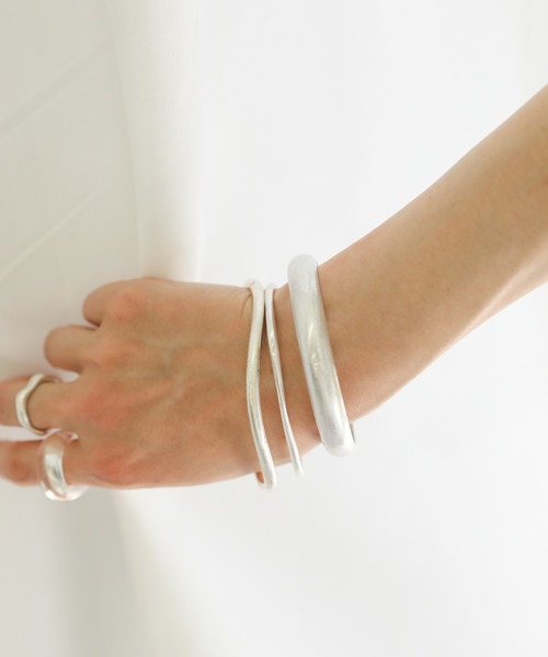 select MOCA（セレクトモカ）の「ウェーブストレートバングルセット（バングル/リストバンド・レディース・シルバー/ゴールド・FREE）」の2枚目の写真