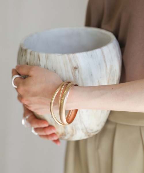 select MOCA（セレクトモカ）の「ウェーブストレートバングルセット（バングル/リストバンド・レディース・シルバー/ゴールド・FREE）」の3枚目の写真